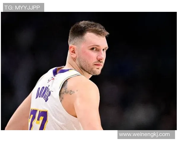 东契奇狂砍73分刷新现役得分纪录独行侠击败太阳终结对手11连胜